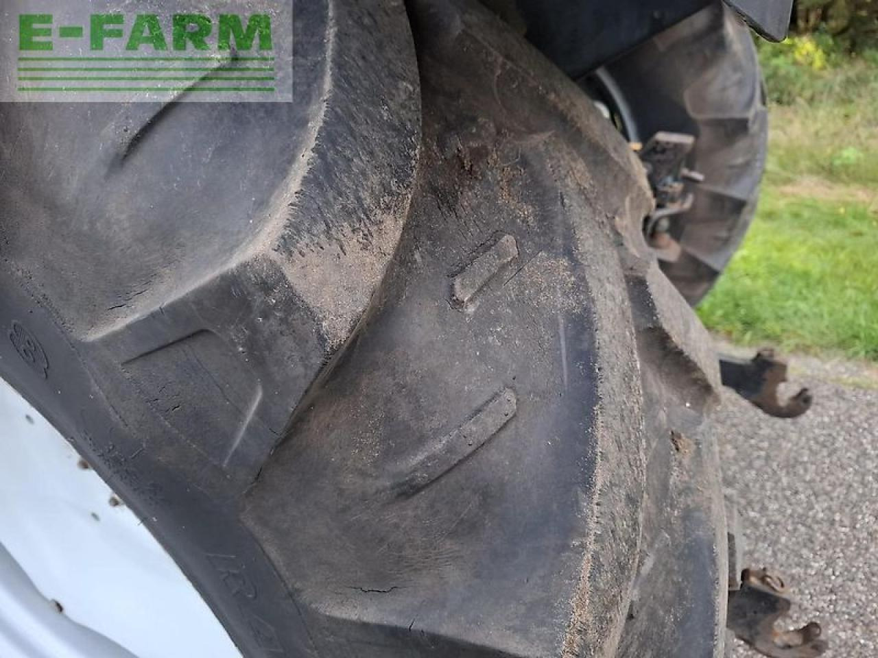 Traktor Massey Ferguson 6255: 31 kép.