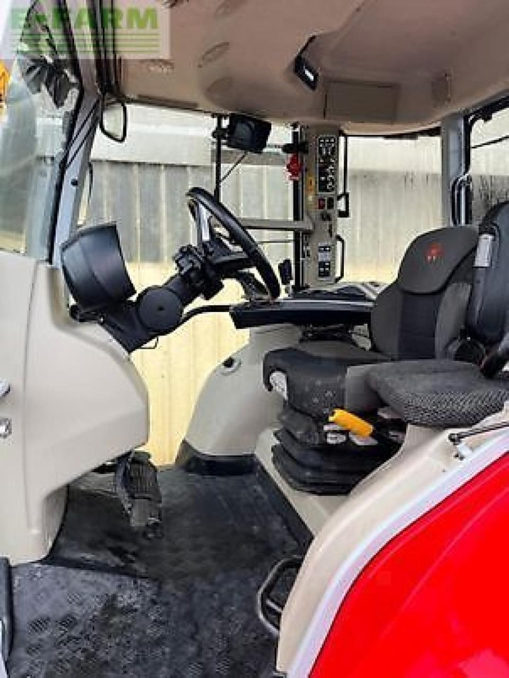 Massey Ferguson 6s155 - Traktor: 2 kép. Massey Ferguson 6s155 - Traktor: 2 kép.