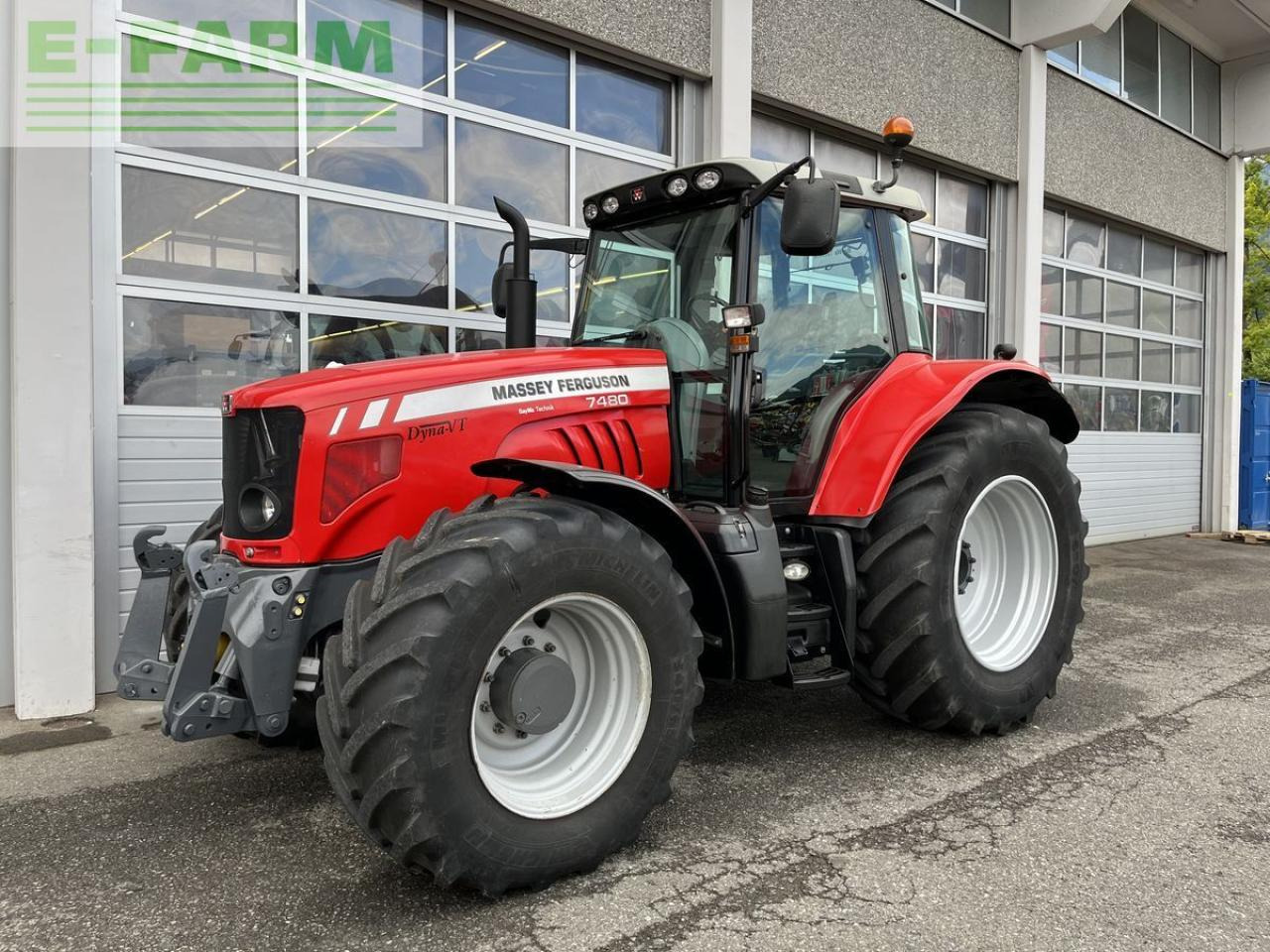 Massey Ferguson 7480-4 dynavt comfort plus - Traktor: 2 kép. Massey Ferguson 7480-4 dynavt comfort plus - Traktor: 2 kép.