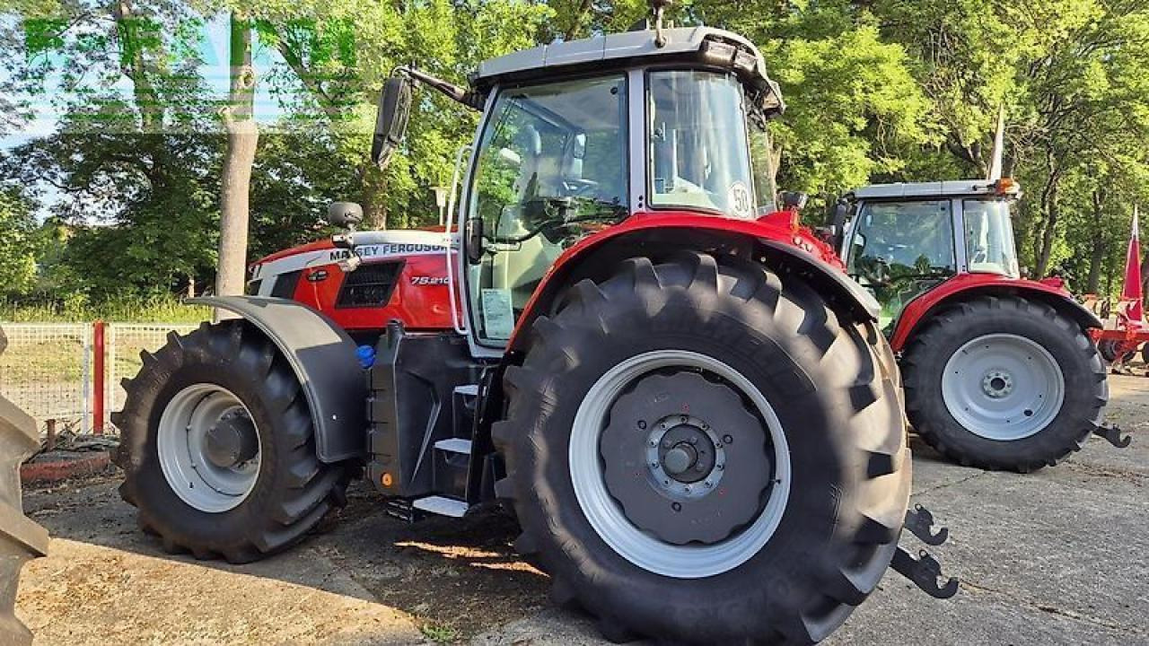Massey Ferguson 7s.210 dyna-vt exclusive Exclusive - Traktor: 4 kép. Massey Ferguson 7s.210 dyna-vt exclusive Exclusive - Traktor: 4 kép.