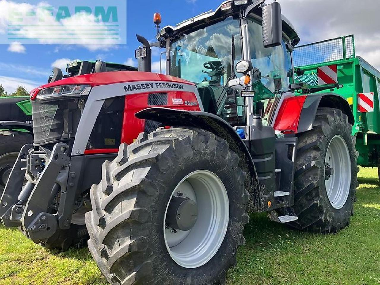 Massey Ferguson 8s.225 dyna e-power - Traktor: 1 kép. Massey Ferguson 8s.225 dyna e-power - Traktor: 1 kép.
