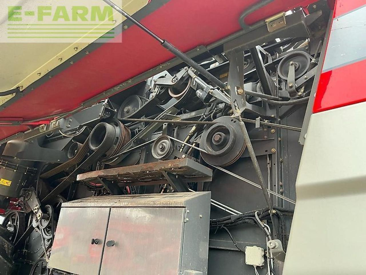 Kombájn Massey Ferguson 9280: 15 kép.