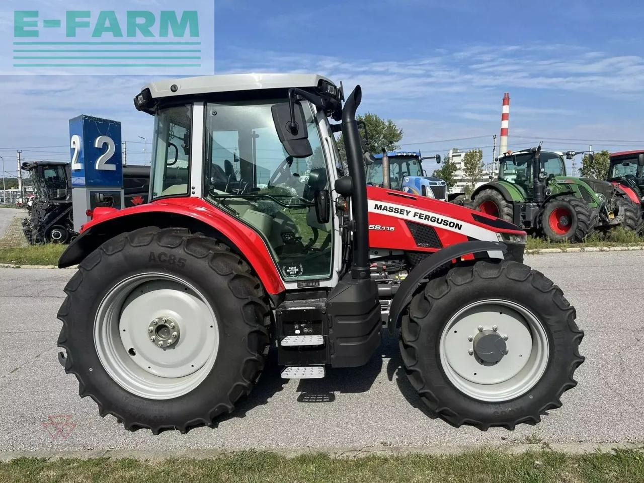Massey Ferguson - Traktor: 3 kép. Massey Ferguson - Traktor: 3 kép.