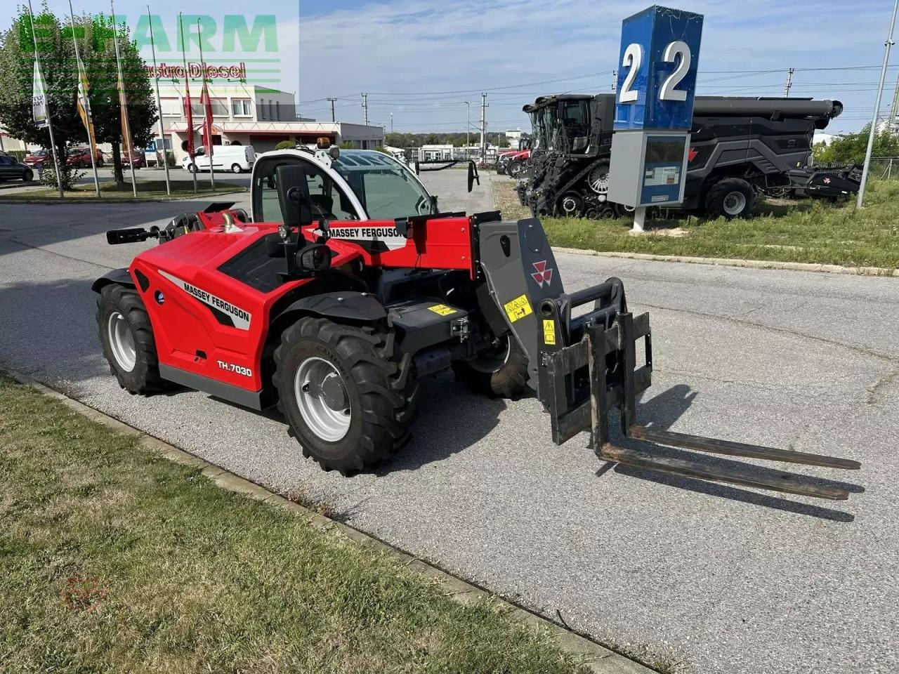 Massey Ferguson massey ferguson th.7030lp s5 - Teleszkópos rakodó: 1 kép. Massey Ferguson massey ferguson th.7030lp s5 - Teleszkópos rakodó: 1 kép.