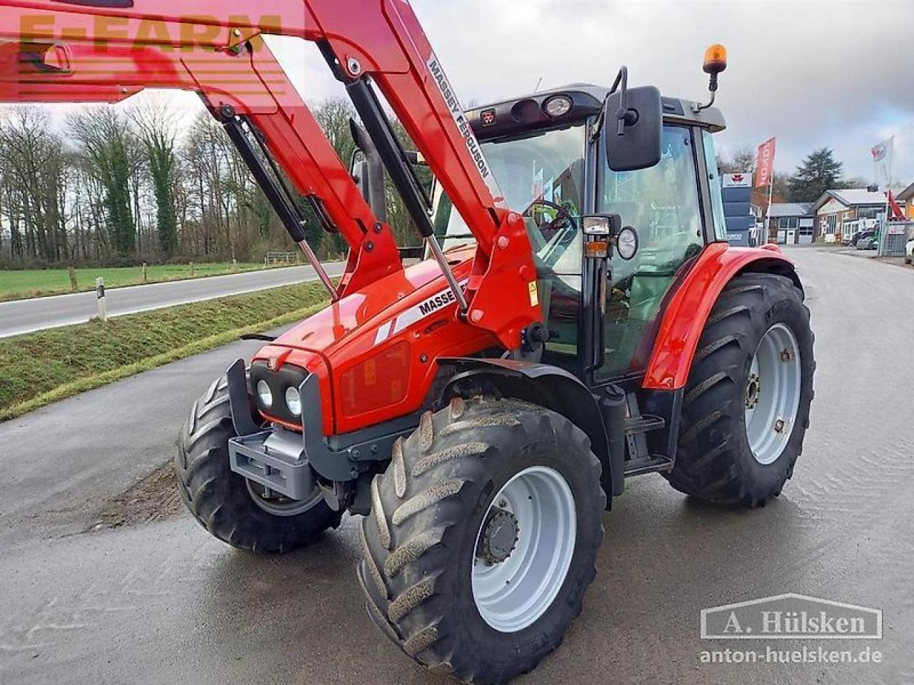Massey Ferguson mf 5435 mit frontlader - Traktor: 4 kép. Massey Ferguson mf 5435 mit frontlader - Traktor: 4 kép.