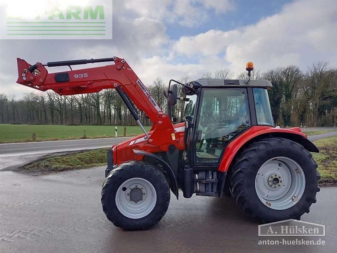 Massey Ferguson mf 5435 mit frontlader - Traktor: 2 kép. Massey Ferguson mf 5435 mit frontlader - Traktor: 2 kép.