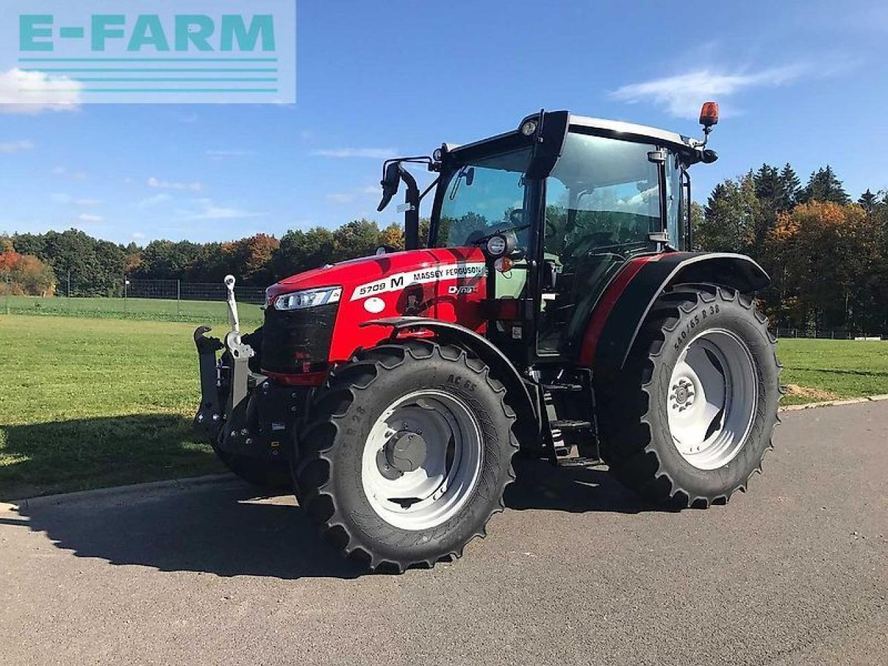 Massey Ferguson mf 5709 m dyna-4 - Traktor: 2 kép. Massey Ferguson mf 5709 m dyna-4 - Traktor: 2 kép.