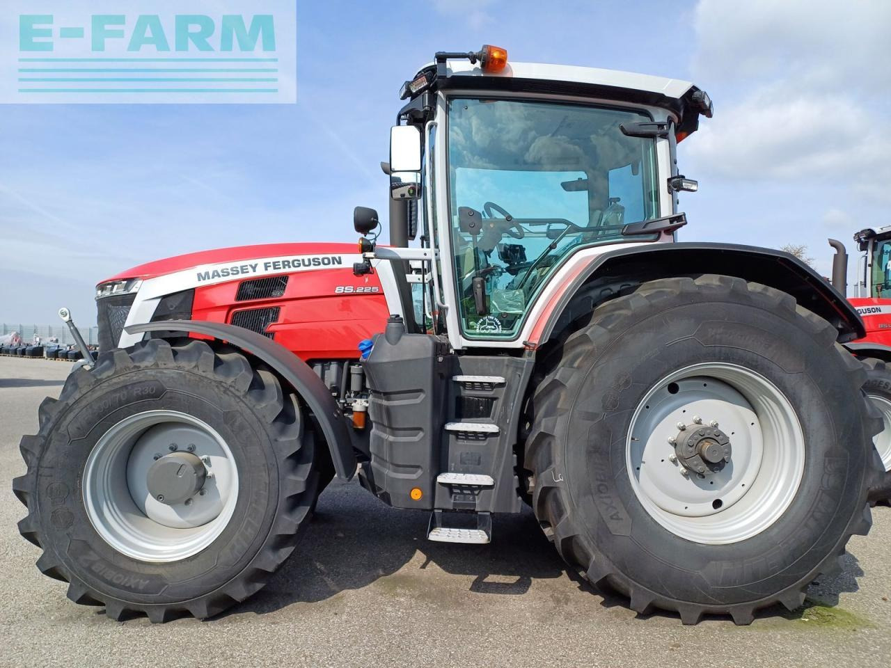 Massey Ferguson mf 8s.225 - Traktor: 4 kép. Massey Ferguson mf 8s.225 - Traktor: 4 kép.