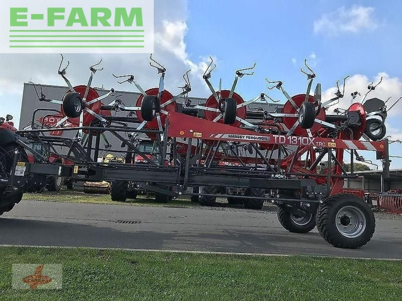 Massey Ferguson mf td 1310 x trc / lotus 1250 profi - Szénaforgató: 3 kép. Massey Ferguson mf td 1310 x trc / lotus 1250 profi - Szénaforgató: 3 kép.