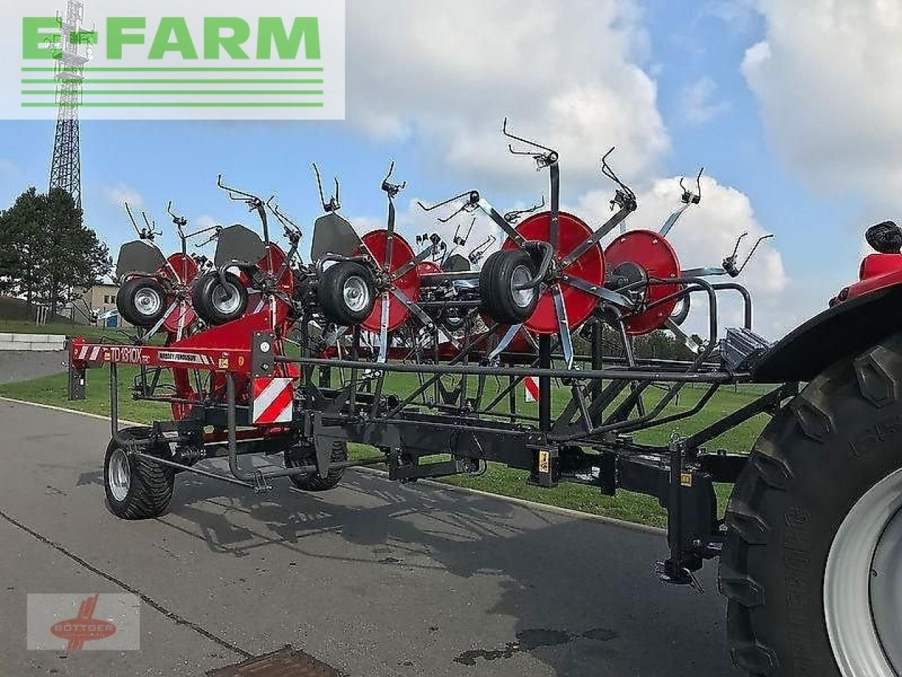 Massey Ferguson mf td 1310 x trc / lotus 1250 profi - Szénaforgató: 4 kép. Massey Ferguson mf td 1310 x trc / lotus 1250 profi - Szénaforgató: 4 kép.