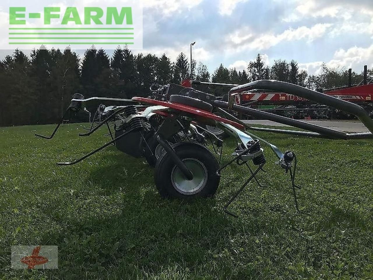 Massey Ferguson mf td 1310 x trc / lotus 1250 profi - Szénaforgató: 5 kép. Massey Ferguson mf td 1310 x trc / lotus 1250 profi - Szénaforgató: 5 kép.