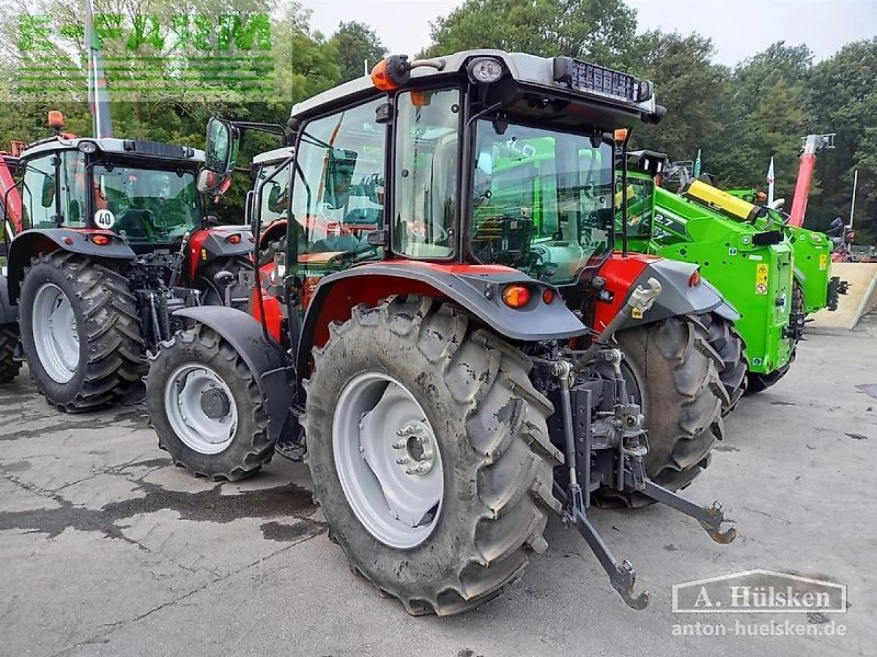 Massey Ferguson mf4707 cab 4wd - Traktor: 3 kép. Massey Ferguson mf4707 cab 4wd - Traktor: 3 kép.