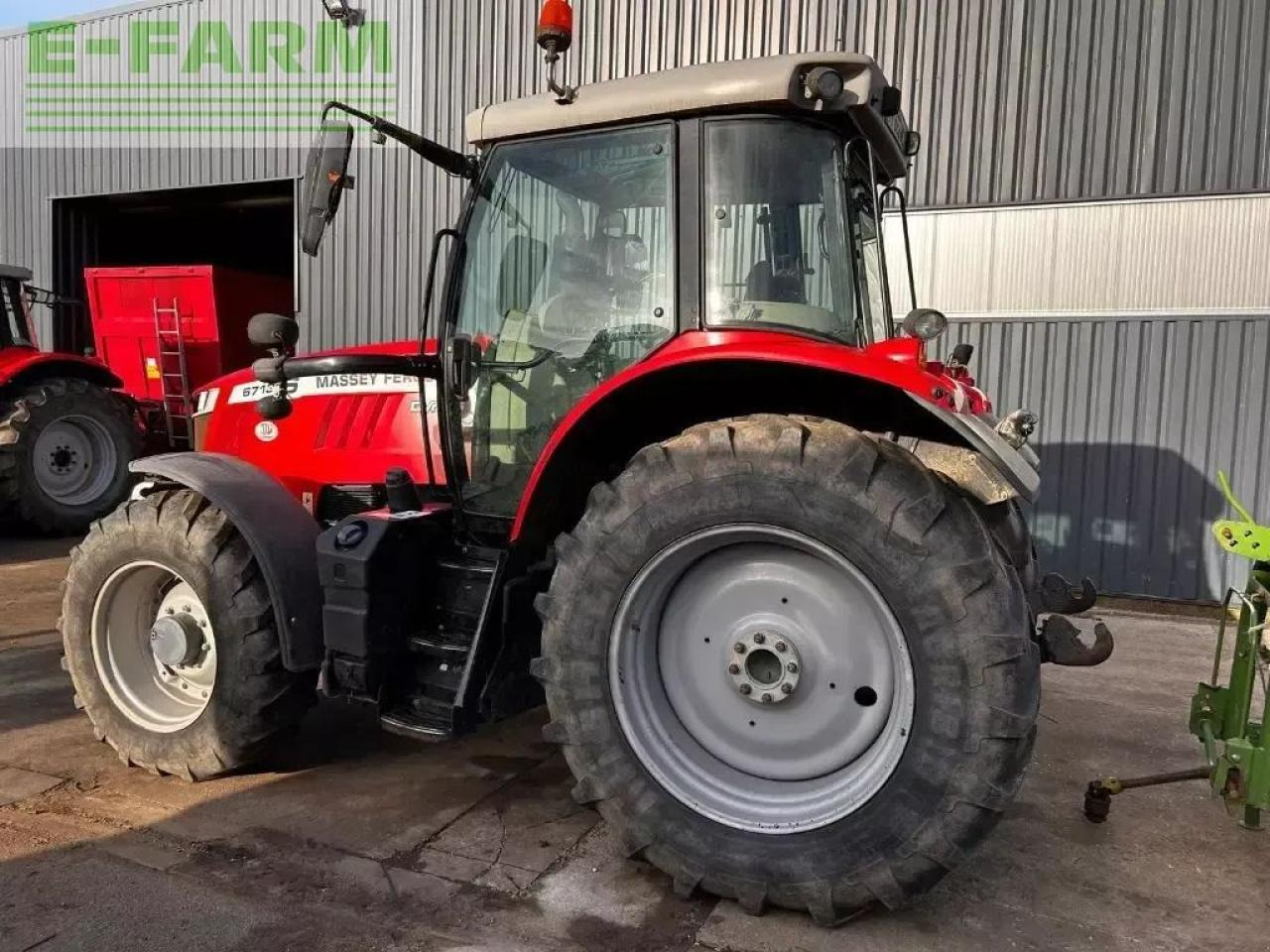 Massey Ferguson mf6713s new - Traktor: 5 kép. Massey Ferguson mf6713s new - Traktor: 5 kép.
