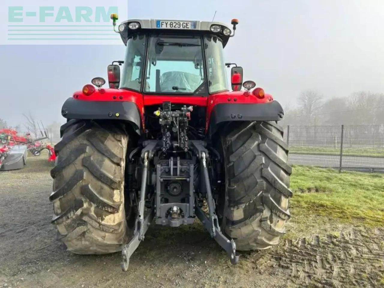Massey Ferguson mf7724s - Traktor: 5 kép. Massey Ferguson mf7724s - Traktor: 5 kép.