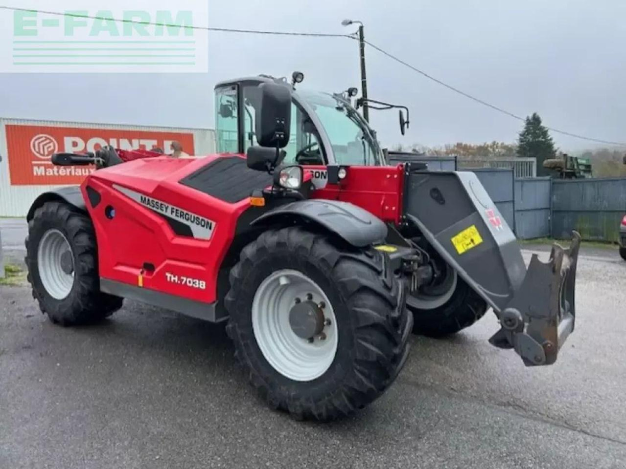 Massey Ferguson mfth7038 - Teleszkópos rakodó: 1 kép. Massey Ferguson mfth7038 - Teleszkópos rakodó: 1 kép.