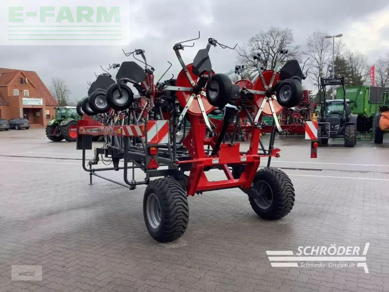 Massey Ferguson td 1310x trc (lotus 1250 t) - Szénaforgató: 4 kép. Massey Ferguson td 1310x trc (lotus 1250 t) - Szénaforgató: 4 kép.