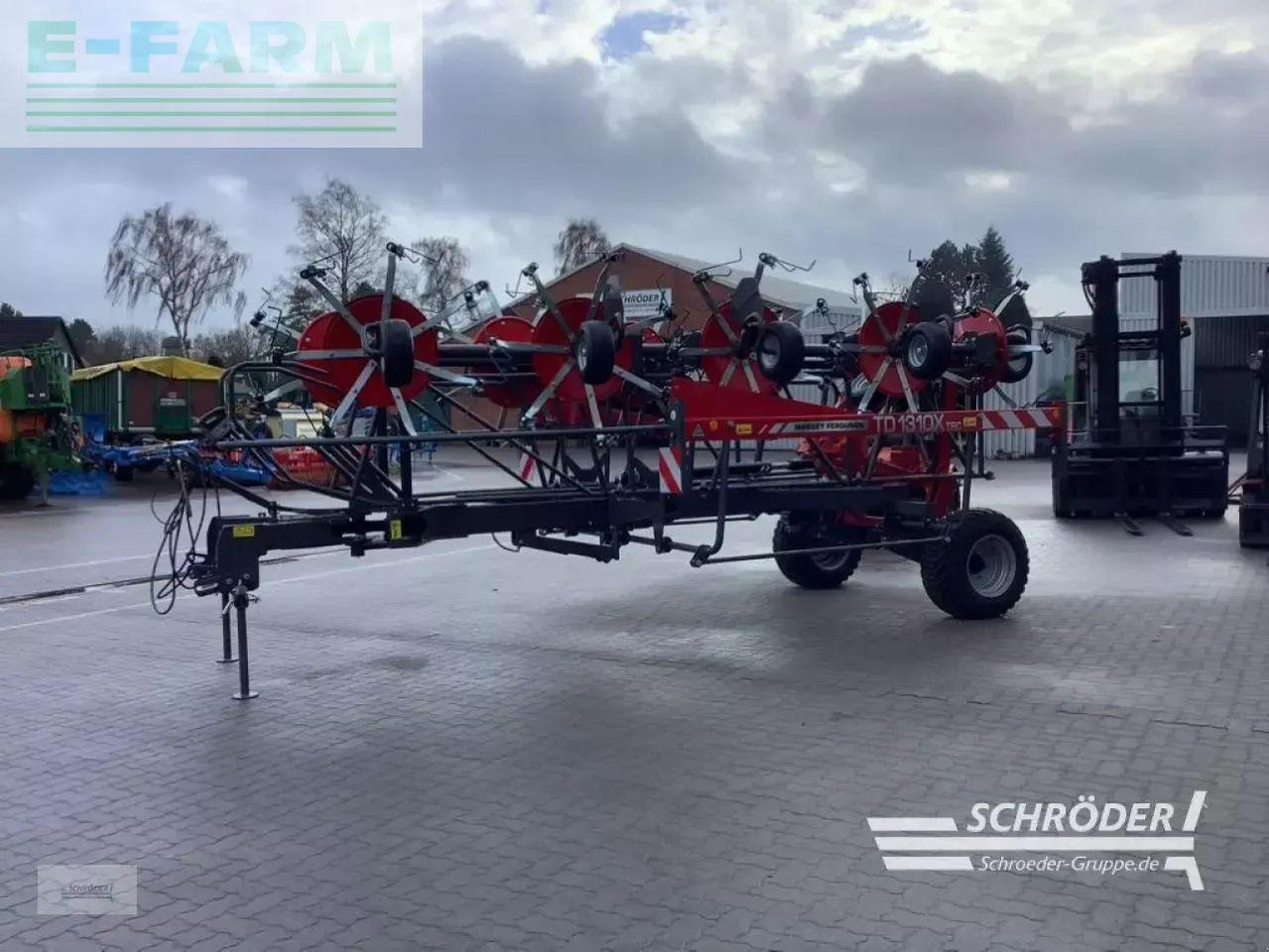 Massey Ferguson td 1310x trc (lotus 1250 t) - Szénaforgató: 3 kép. Massey Ferguson td 1310x trc (lotus 1250 t) - Szénaforgató: 3 kép.