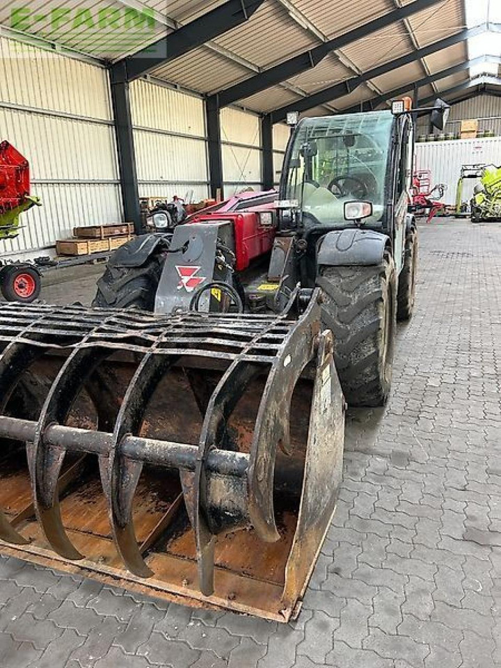 Massey Ferguson th. 7038 - Teleszkópos rakodó: 5 kép. Massey Ferguson th. 7038 - Teleszkópos rakodó: 5 kép.