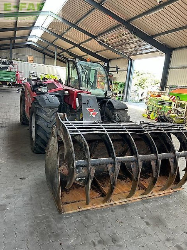 Massey Ferguson th. 7038 - Teleszkópos rakodó: 4 kép. Massey Ferguson th. 7038 - Teleszkópos rakodó: 4 kép.