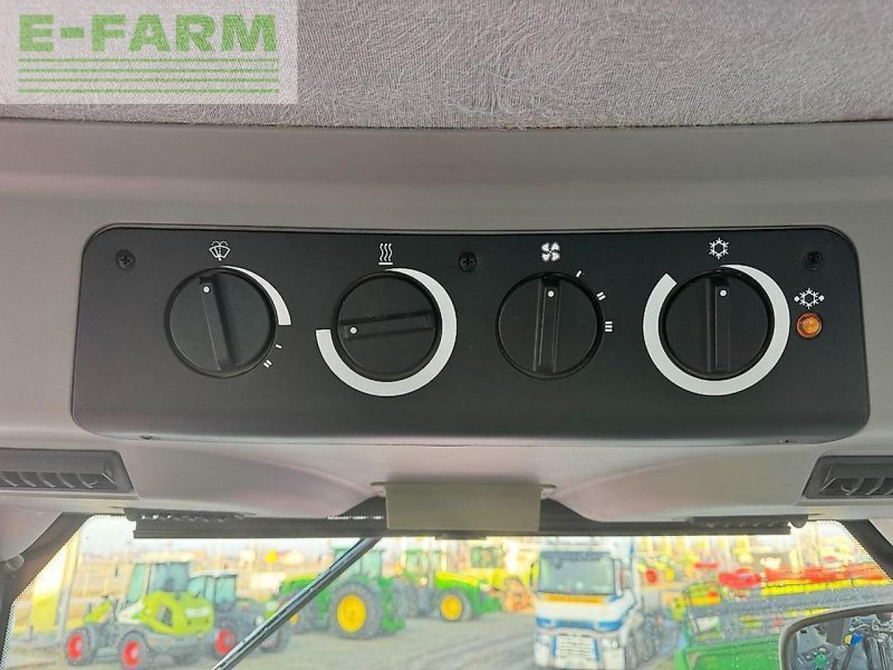 Traktor McCormick ttx230: 16 kép.