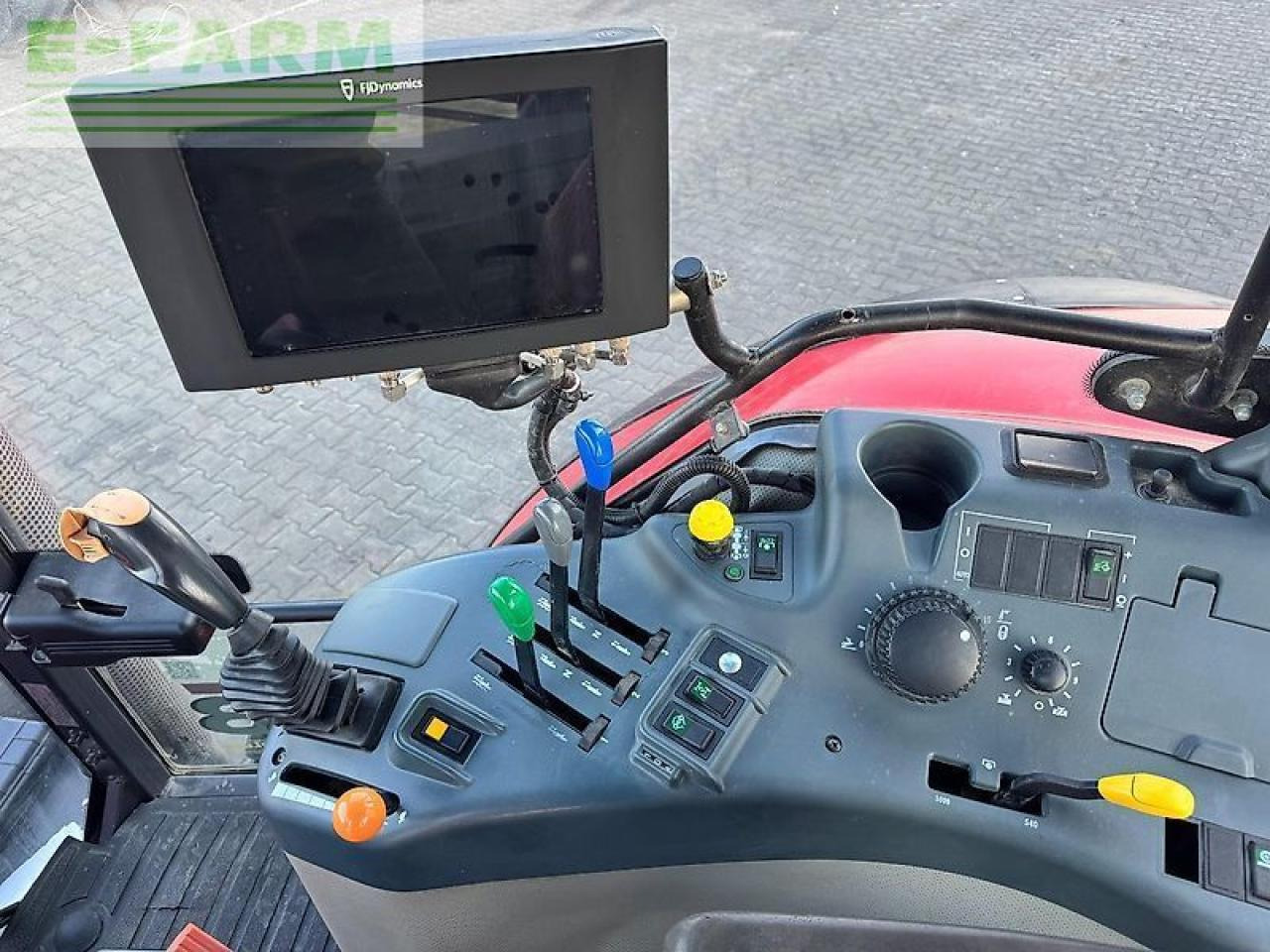 Traktor McCormick ttx230: 12 kép.