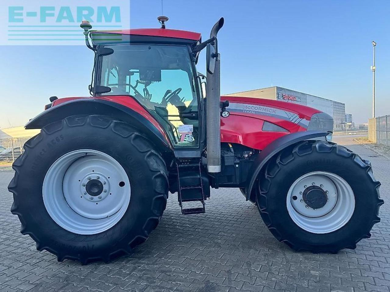 Traktor McCormick ttx230: 8 kép.