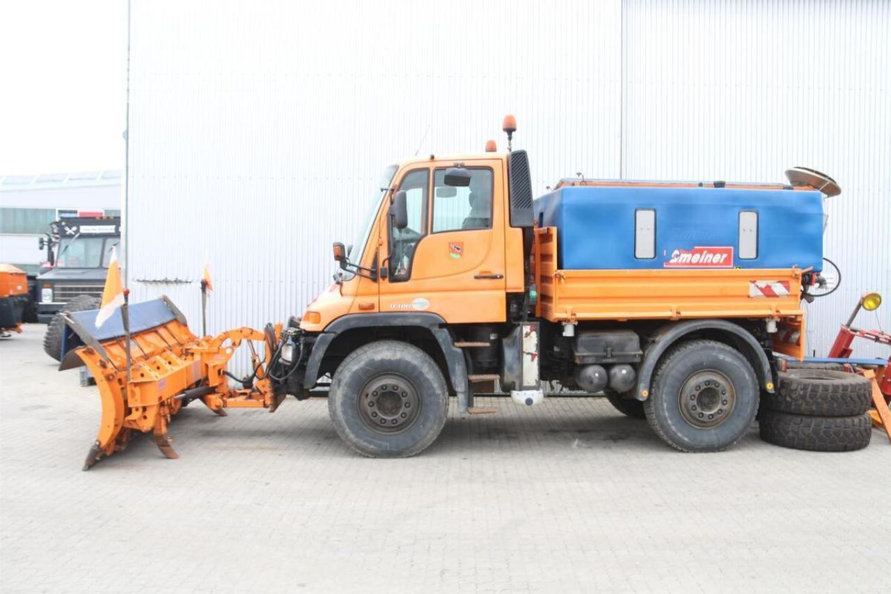 Mercedes-Benz unimog u 400 - Hóeltakarító gép: 3 kép. Mercedes-Benz unimog u 400 - Hóeltakarító gép: 3 kép.