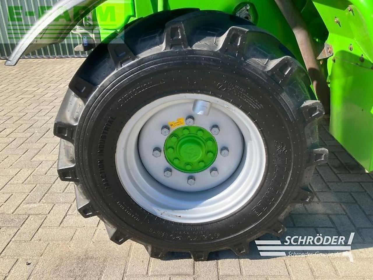 Teleszkópos rakodó Merlo p 32.6 top: 11 kép. Teleszkópos rakodó Merlo p 32.6 top: 11 kép.