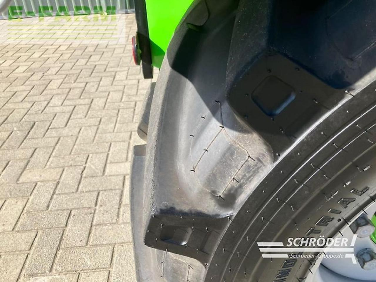 Teleszkópos rakodó Merlo p 32.6 top: 12 kép. Teleszkópos rakodó Merlo p 32.6 top: 12 kép.