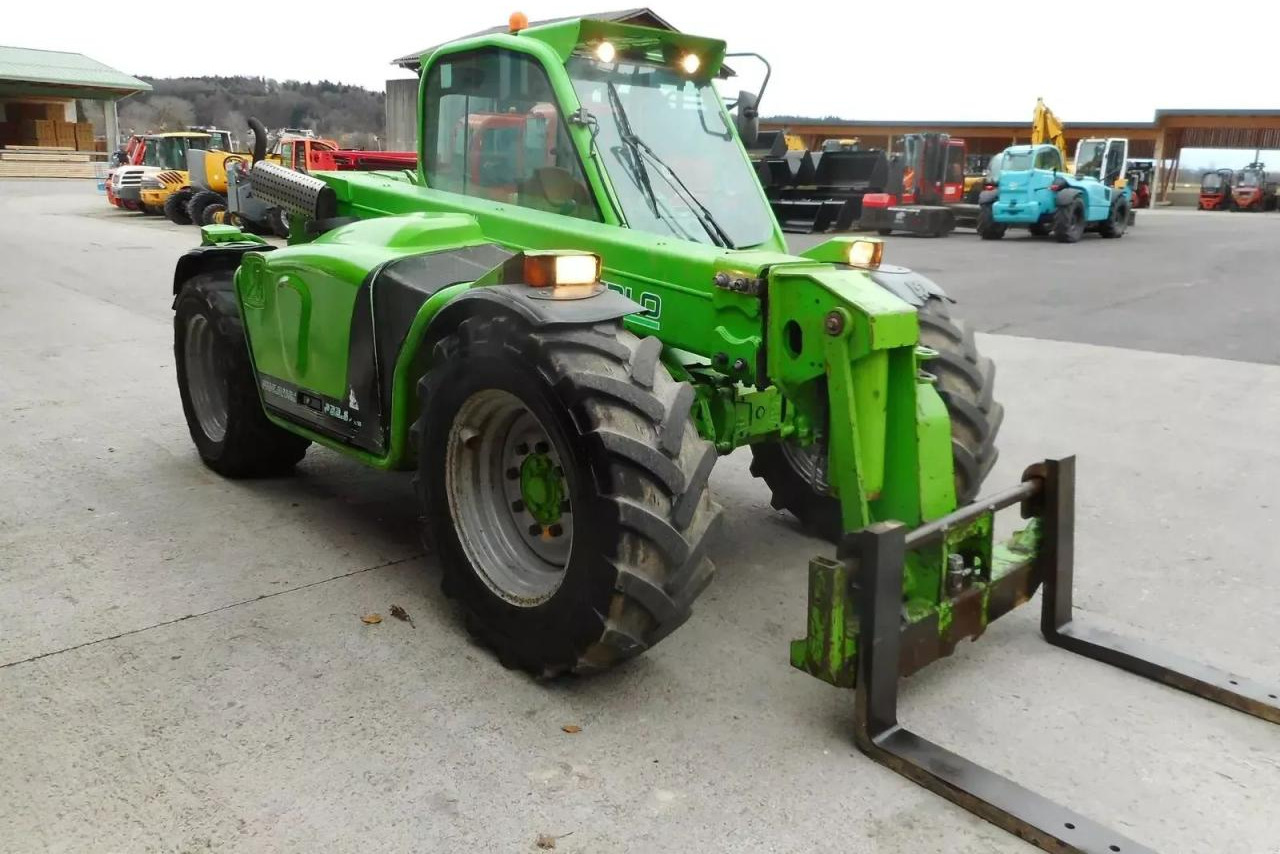 Merlo p32.6 plus ( 2,15 hoch 2,05 breit ) 40 km/h - Teleszkópos rakodó: 5 kép. Merlo p32.6 plus ( 2,15 hoch 2,05 breit ) 40 km/h - Teleszkópos rakodó: 5 kép.