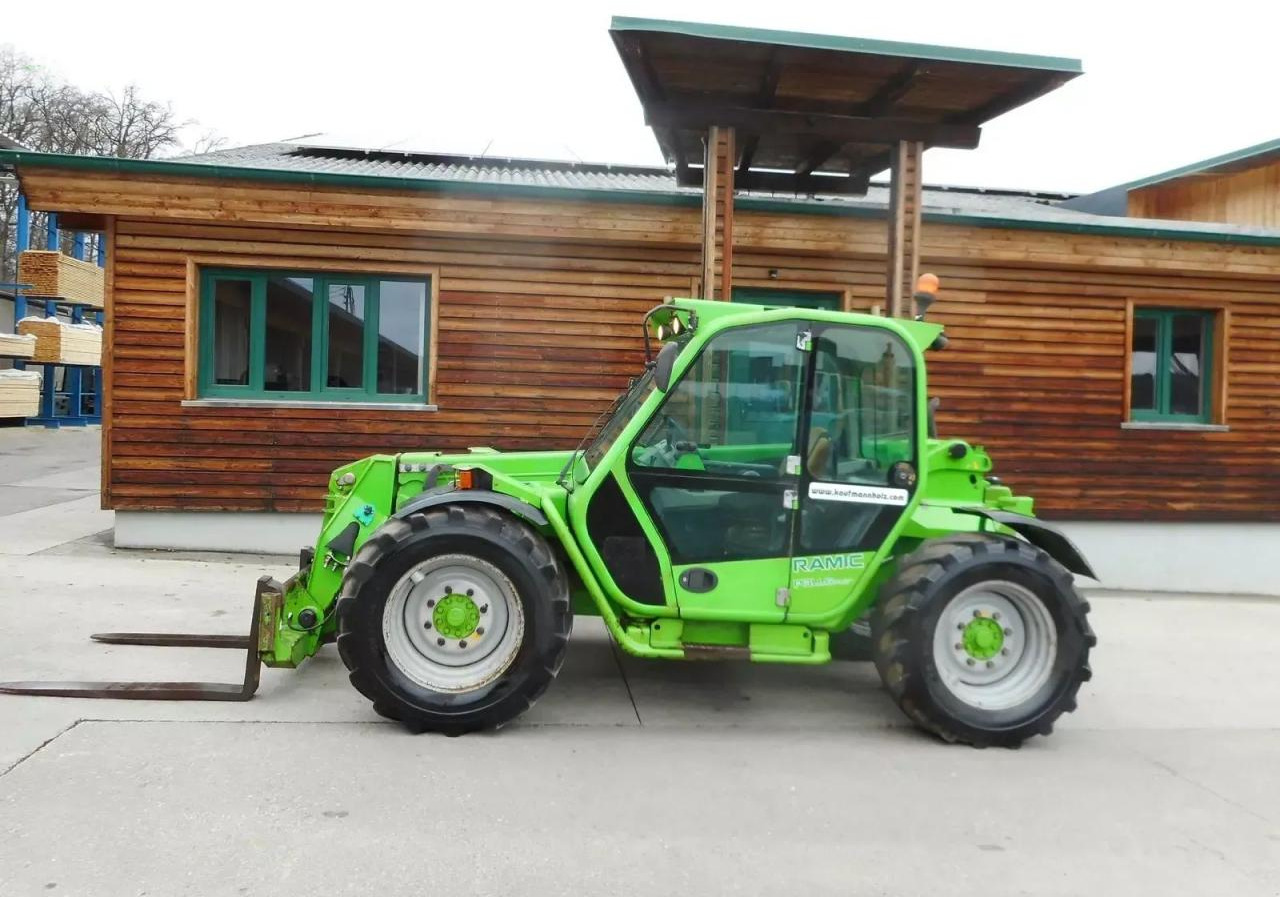 Merlo p32.6 plus ( 2,15 hoch 2,05 breit ) 40 km/h - Teleszkópos rakodó: 1 kép. Merlo p32.6 plus ( 2,15 hoch 2,05 breit ) 40 km/h - Teleszkópos rakodó: 1 kép.