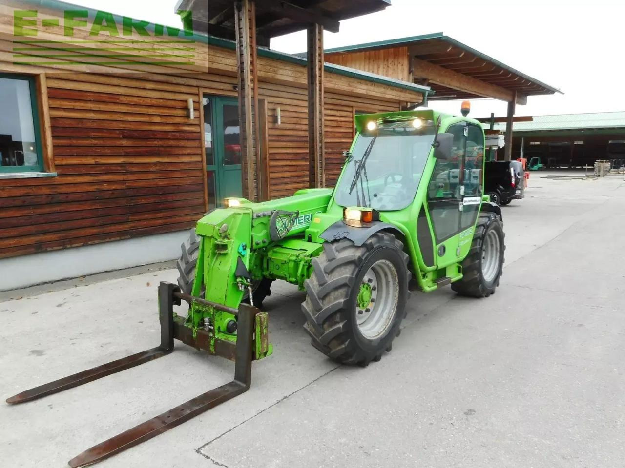 Merlo p32.6 plus ( 2,15 hoch 2,05 breit ) 40 km/h - Teleszkópos rakodó: 2 kép. Merlo p32.6 plus ( 2,15 hoch 2,05 breit ) 40 km/h - Teleszkópos rakodó: 2 kép.
