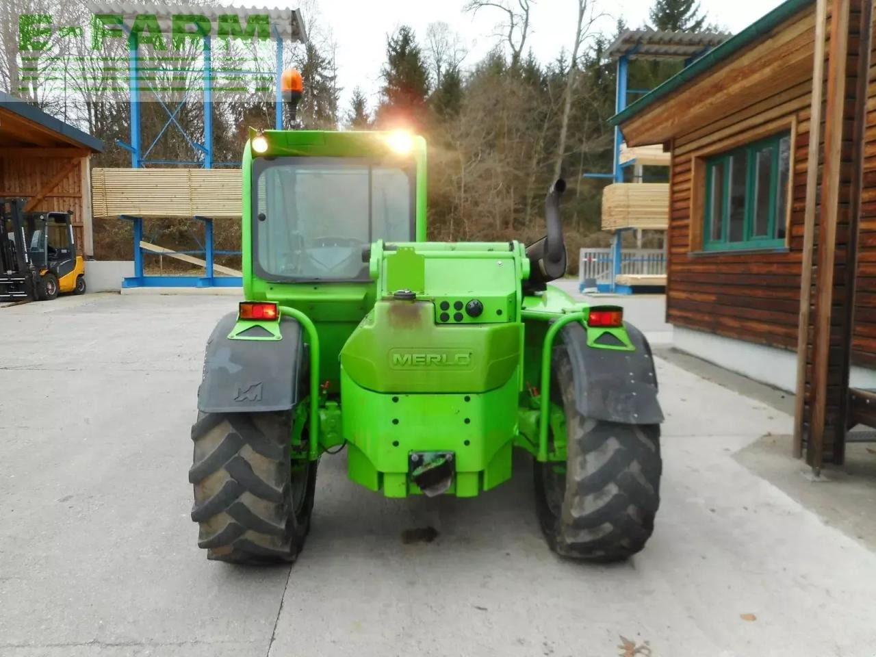 Merlo p32.6 plus ( 2,15 hoch 2,05 breit ) 40 km/h - Teleszkópos rakodó: 3 kép. Merlo p32.6 plus ( 2,15 hoch 2,05 breit ) 40 km/h - Teleszkópos rakodó: 3 kép.