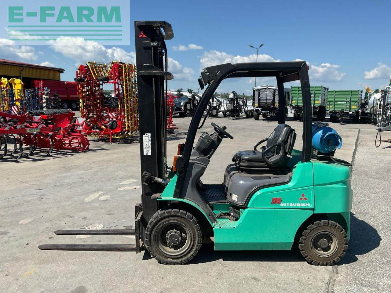 Mitsubishi FG25N Gasstapler - Villás targonca: 2 kép. Mitsubishi FG25N Gasstapler - Villás targonca: 2 kép.