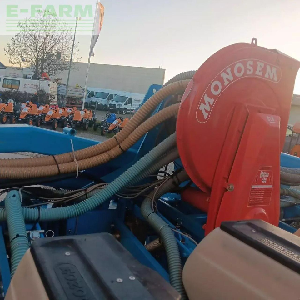 Monosem nc - Precíziós vetőgép: 4 kép. Monosem nc - Precíziós vetőgép: 4 kép.