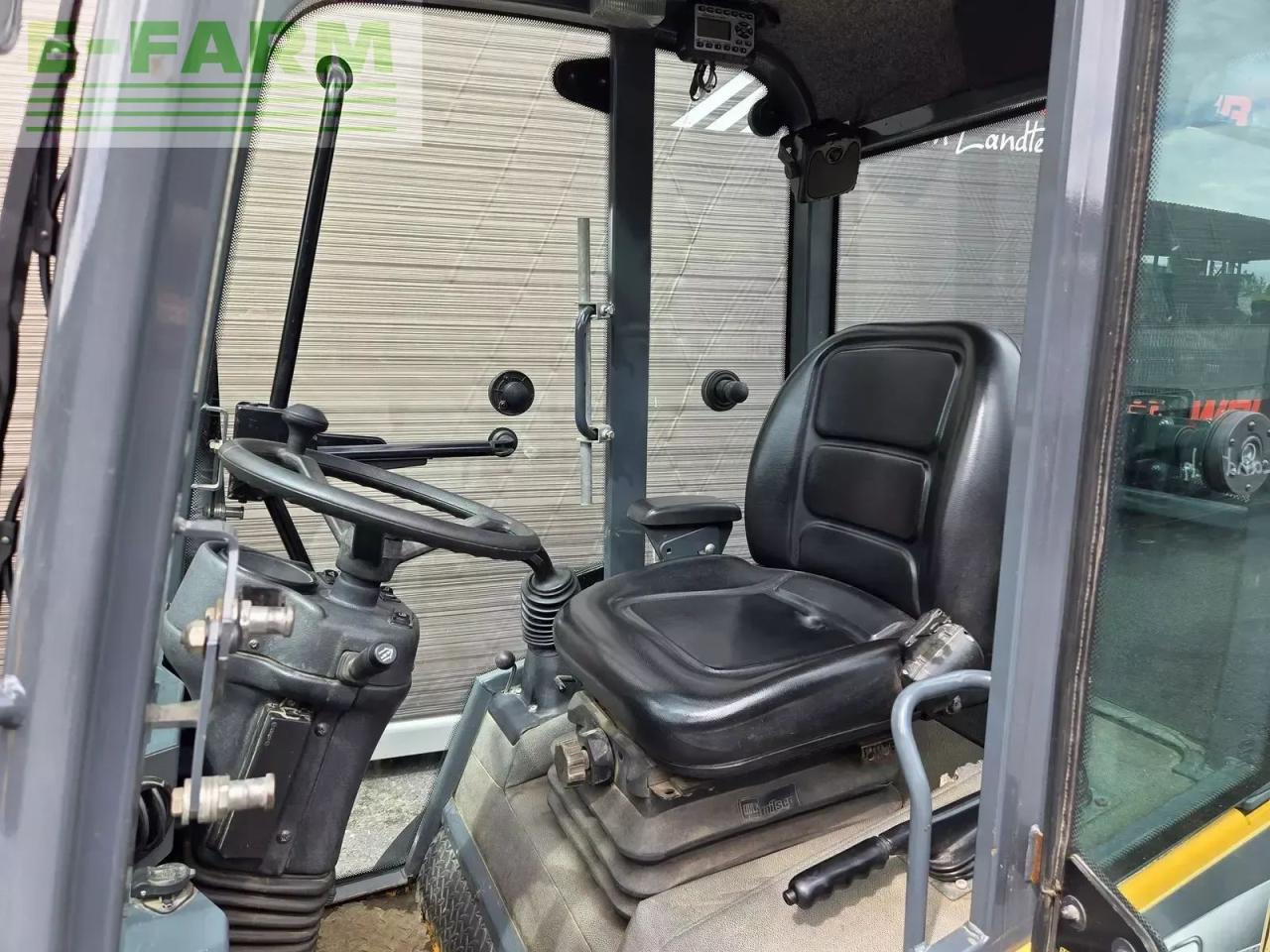 Gumikerekes homlokrakodó Mustang al540: 10 kép.