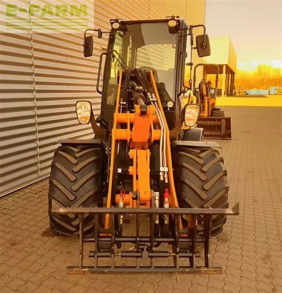 Mustang al550 m. kabine - Minikotró: 2 kép. Mustang al550 m. kabine - Minikotró: 2 kép.