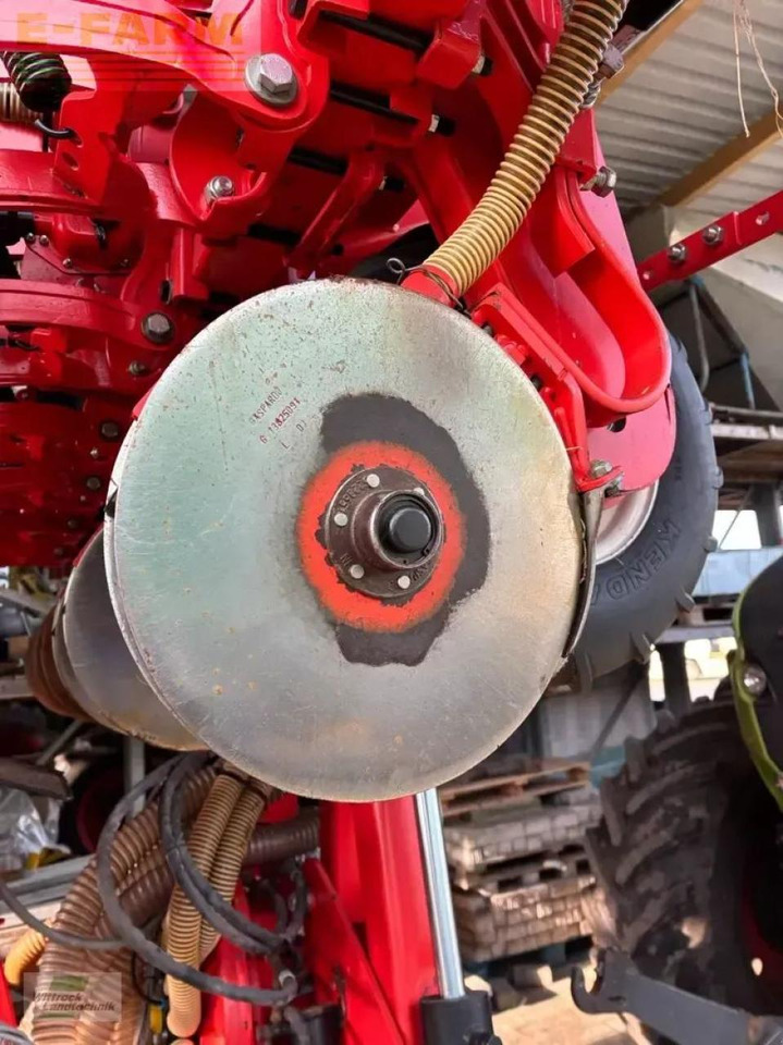 Mustang manta 12 row - Precíziós vetőgép: 2 kép. Mustang manta 12 row - Precíziós vetőgép: 2 kép.