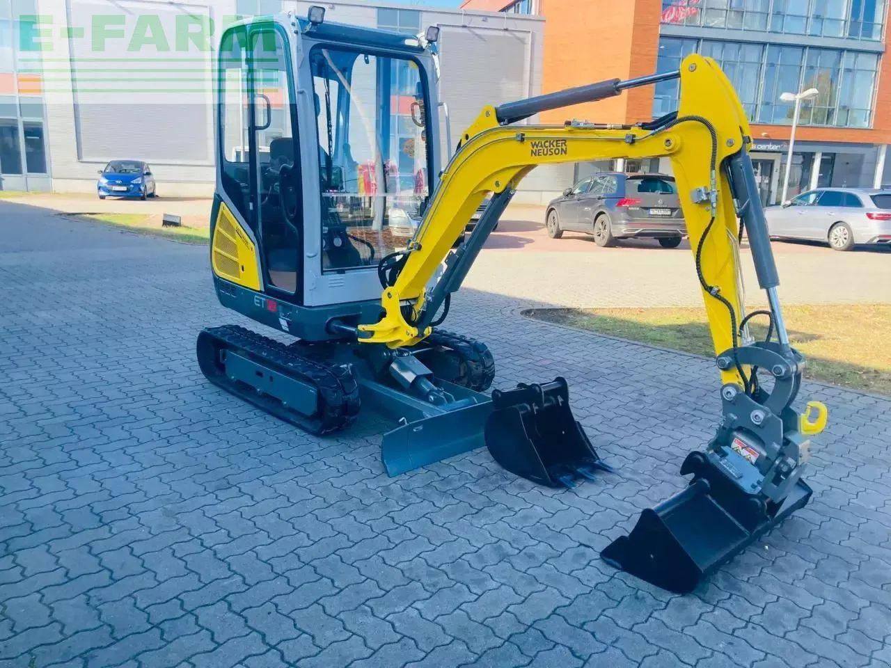 Neuson et 18 mit powertilt - Minikotró: 3 kép. Neuson et 18 mit powertilt - Minikotró: 3 kép.
