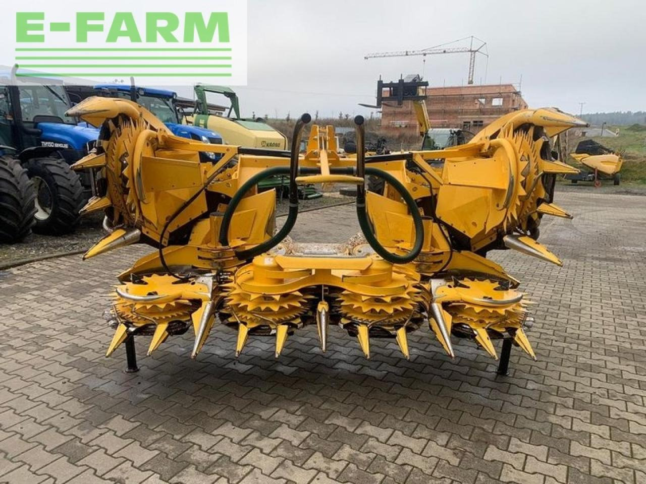 New Holland 450 sfie (345) - Takarmánybetakarító gép: 1 kép. New Holland 450 sfie (345) - Takarmánybetakarító gép: 1 kép.