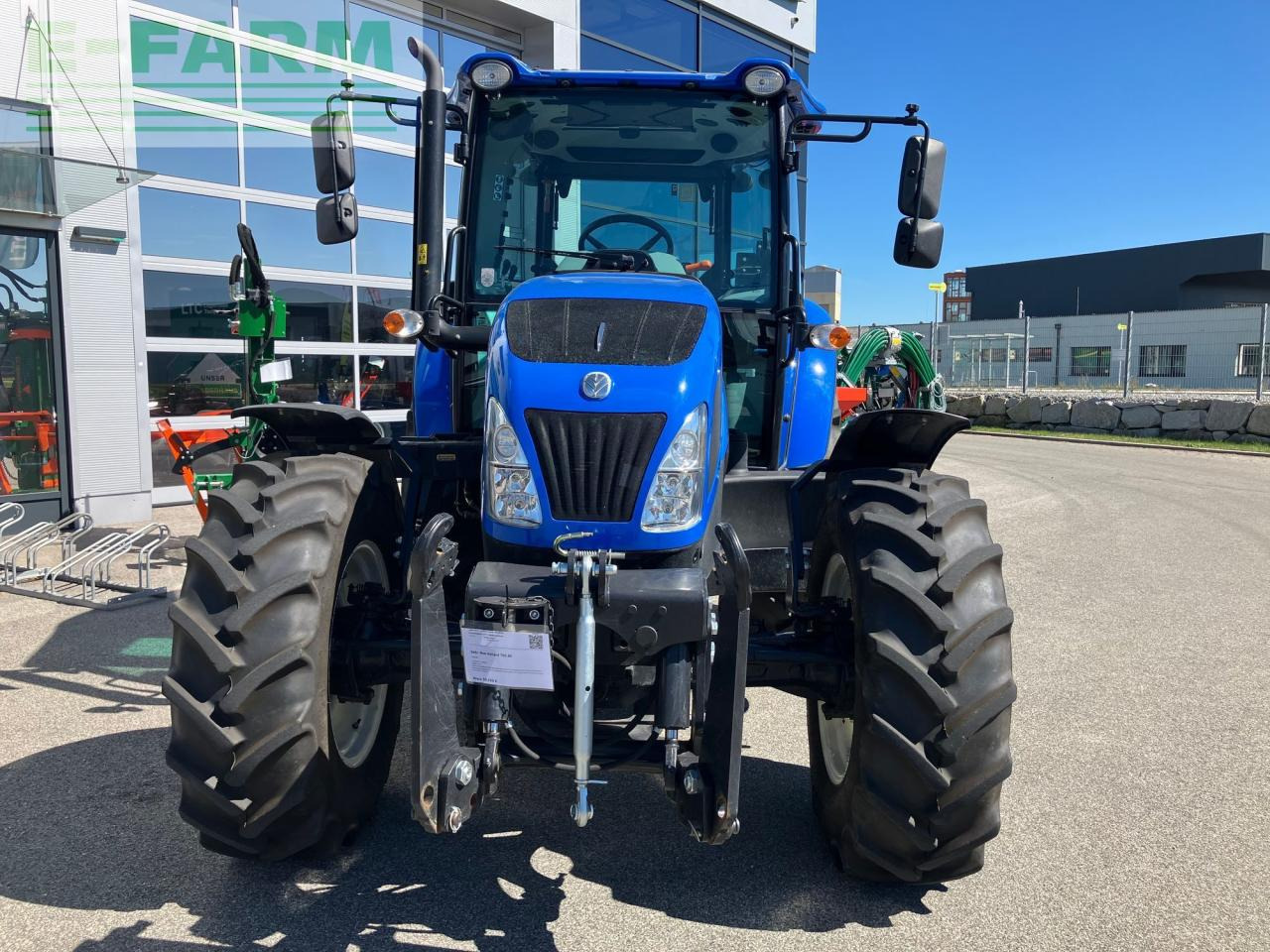 New Holland TD5.85 - Traktor: 3 kép. New Holland TD5.85 - Traktor: 3 kép.