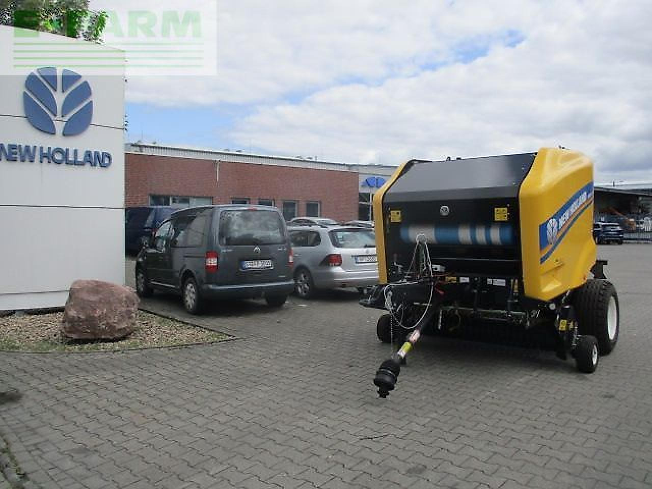New Holland br 150 utility - Kocka bálázó: 2 kép. New Holland br 150 utility - Kocka bálázó: 2 kép.