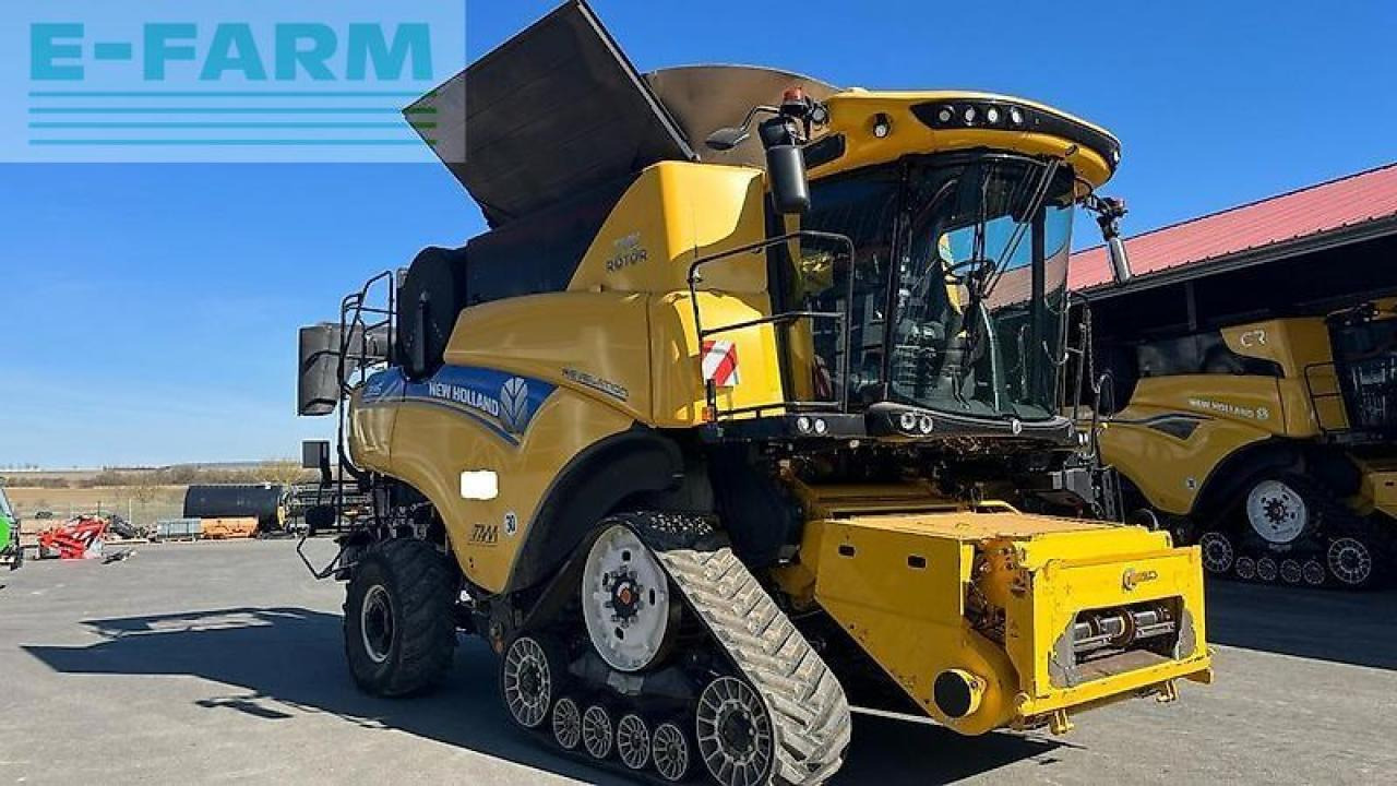 New Holland cr 8.90 10,7msw + sww mähdrescher intellisense macdon - Kombájn: 4 kép. New Holland cr 8.90 10,7msw + sww mähdrescher intellisense macdon - Kombájn: 4 kép.
