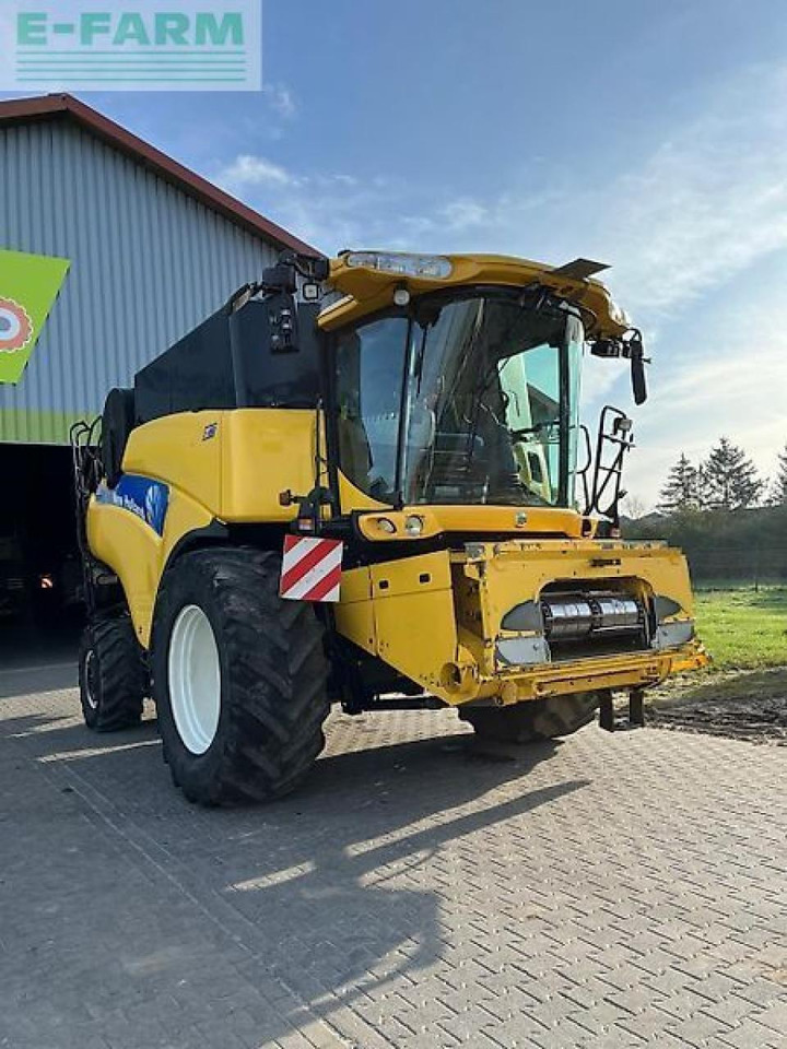 New Holland cr 9070 - Kombájn: 3 kép. New Holland cr 9070 - Kombájn: 3 kép.