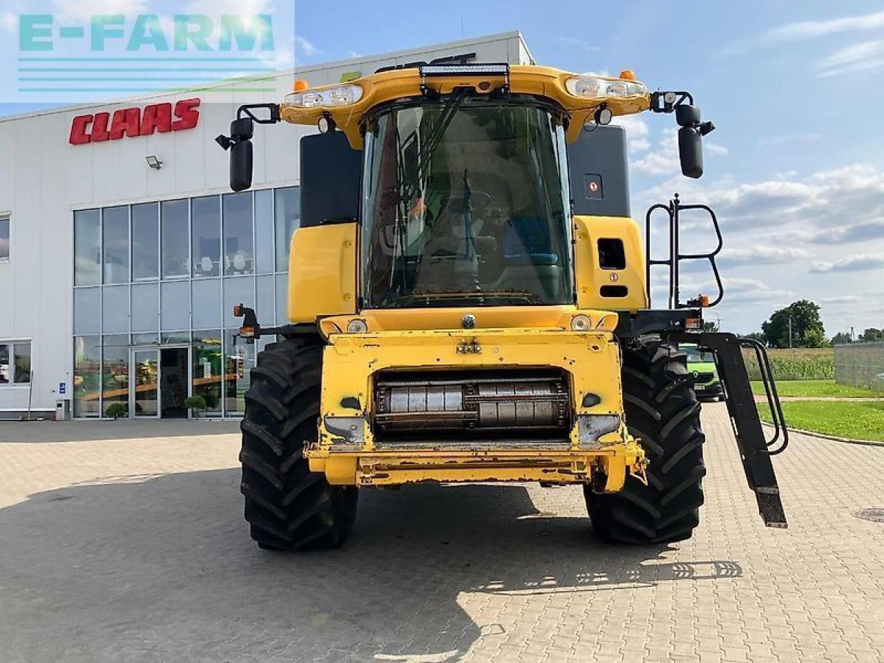 New Holland cr9090 - Kombájn: 2 kép. New Holland cr9090 - Kombájn: 2 kép.