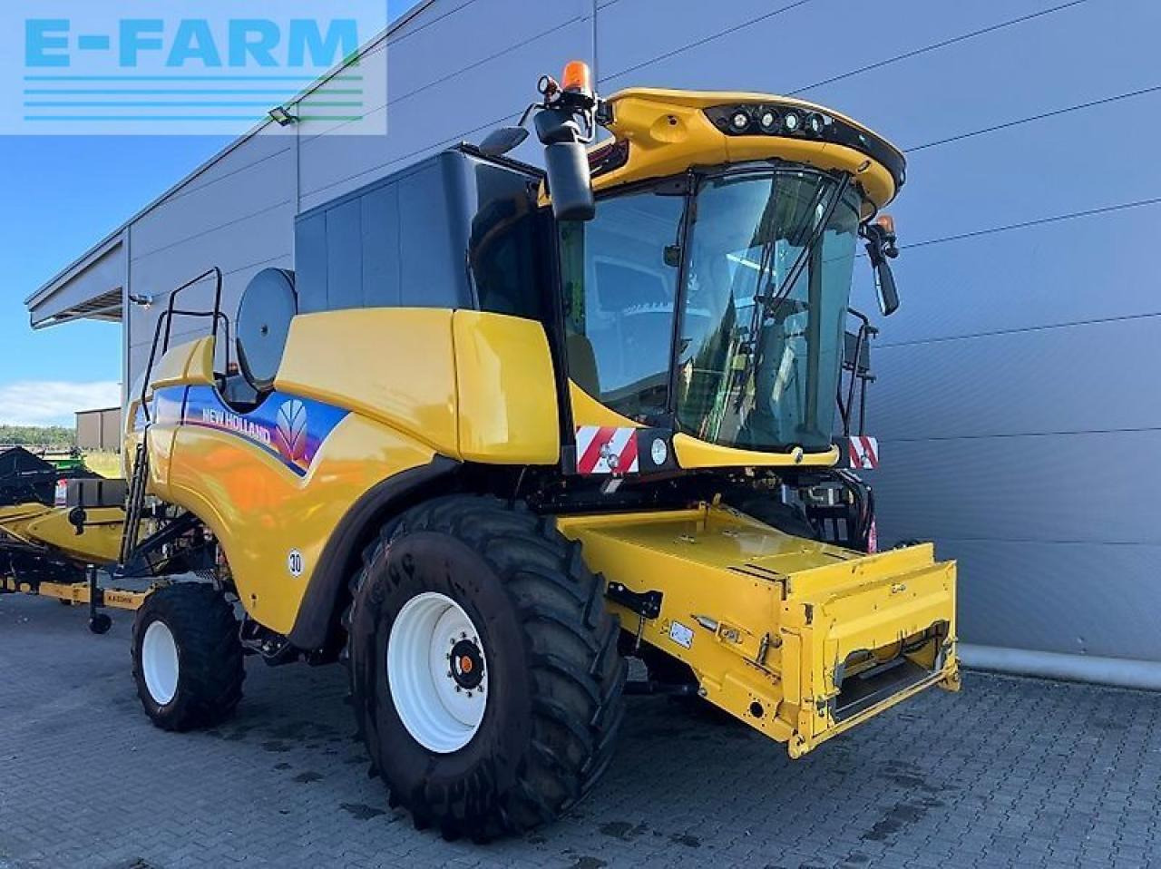 New Holland cx 6.90 - Kombájn: 1 kép. New Holland cx 6.90 - Kombájn: 1 kép.