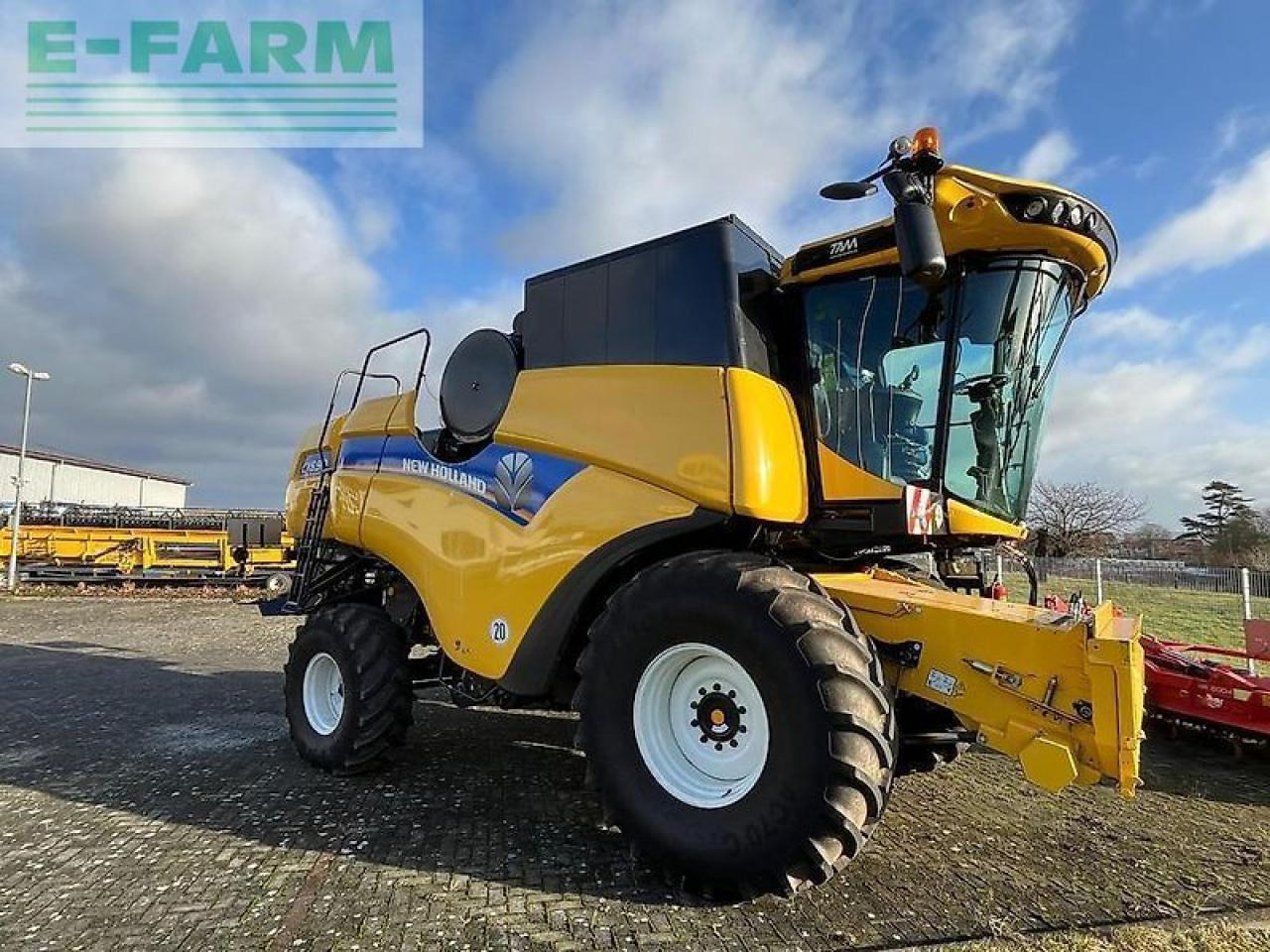 New Holland cx 6.90 schüttler mähdrescher + 7,6m sw + sww - Kombájn: 3 kép. New Holland cx 6.90 schüttler mähdrescher + 7,6m sw + sww - Kombájn: 3 kép.