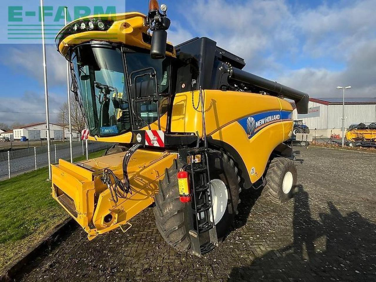 New Holland cx 6.90 schüttler mähdrescher + 7,6m sw + sww - Kombájn: 1 kép. New Holland cx 6.90 schüttler mähdrescher + 7,6m sw + sww - Kombájn: 1 kép.