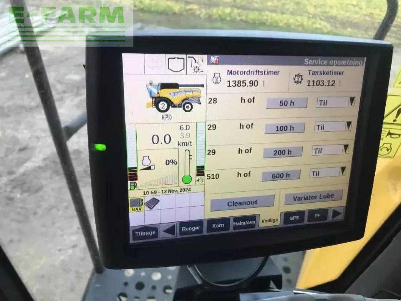 Kombájn New Holland cx 8.90 slh: 15 kép.