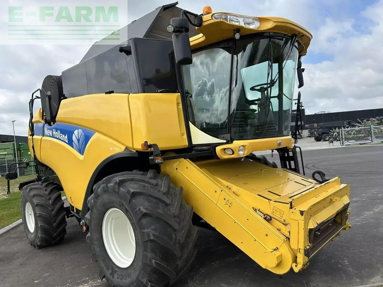 New Holland cx 8090 - Kombájn: 4 kép. New Holland cx 8090 - Kombájn: 4 kép.